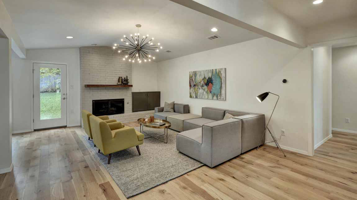 Area rug and hardwood floors in a living room.